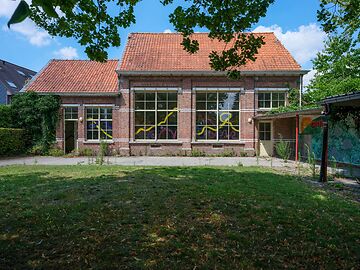 Te renoveren school in het groene Bellem