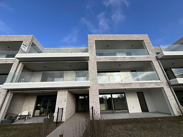 Zonovergoten nieuwbouw appartement + garage