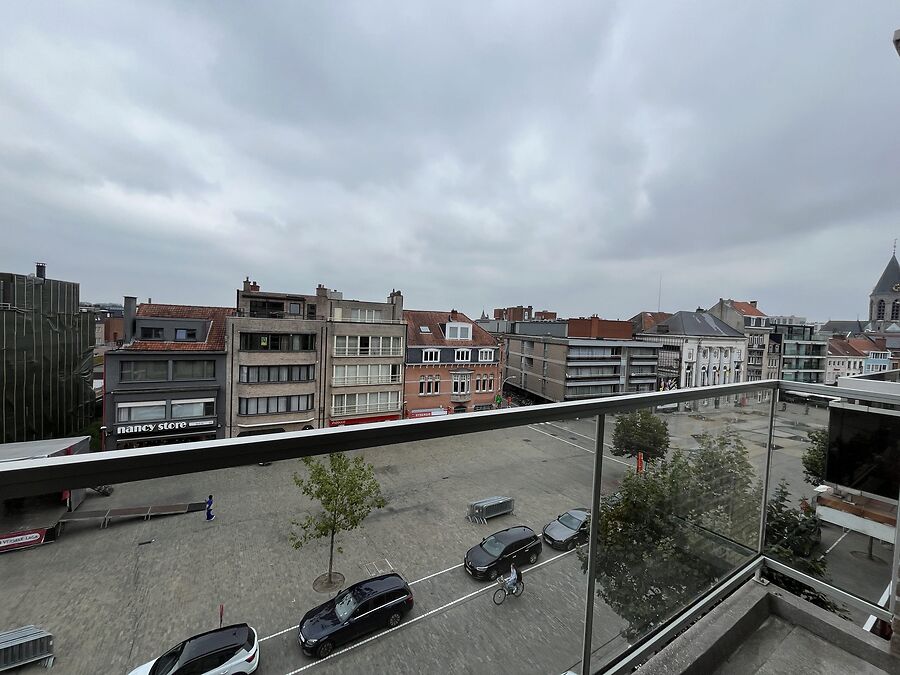 RUIM, LICHTRIJK APPARTEMENT
