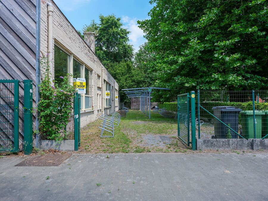 Te renoveren school in het groene Bellem