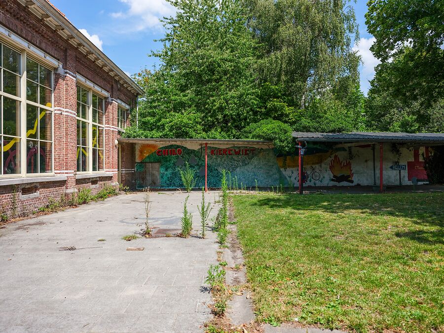 Te renoveren school in het groene Bellem