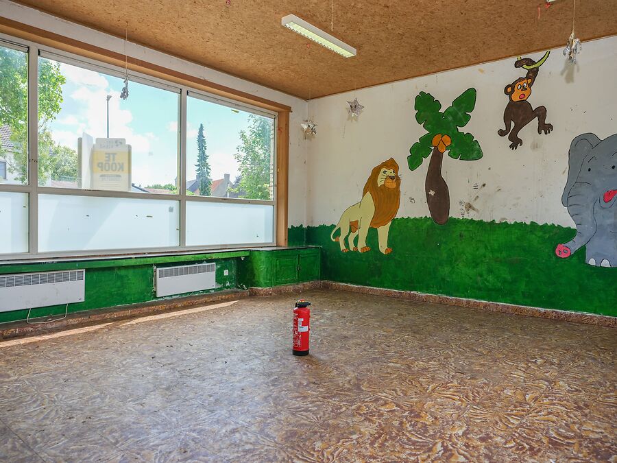 Te renoveren school in het groene Bellem