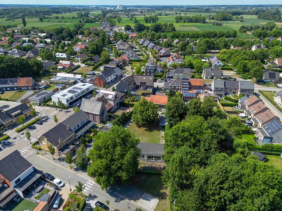 Te renoveren school in het groene Bellem
