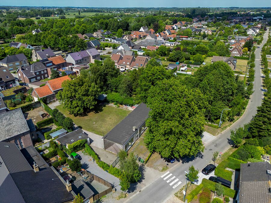 Te renoveren school in het groene Bellem