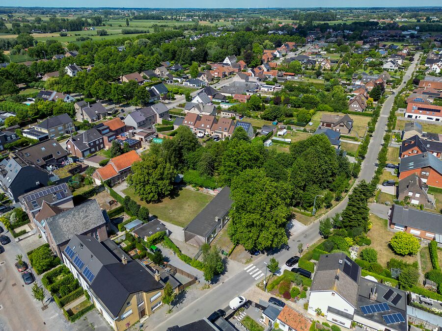 Te renoveren school in het groene Bellem