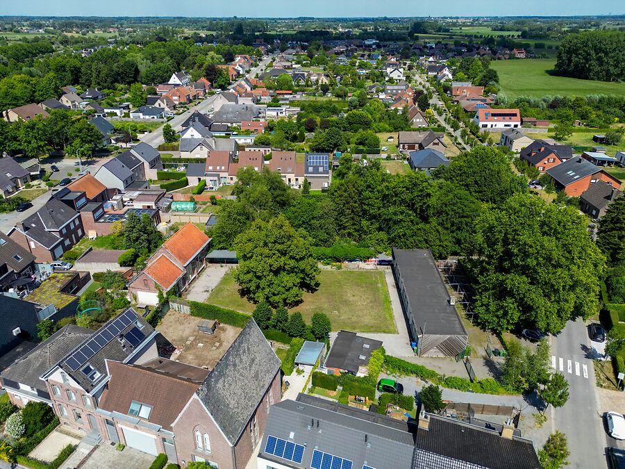 Te renoveren school in het groene Bellem