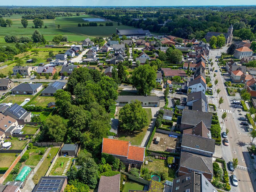 Te renoveren school in het groene Bellem