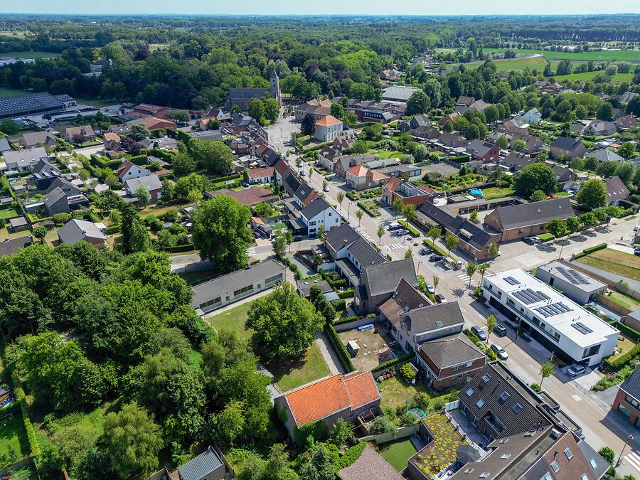 Te renoveren school in het groene Bellem