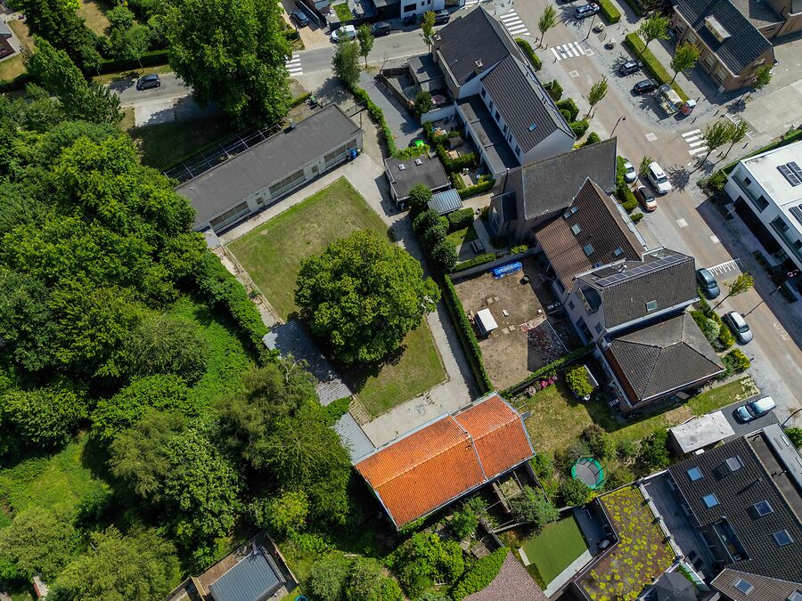 Te renoveren school in het groene Bellem