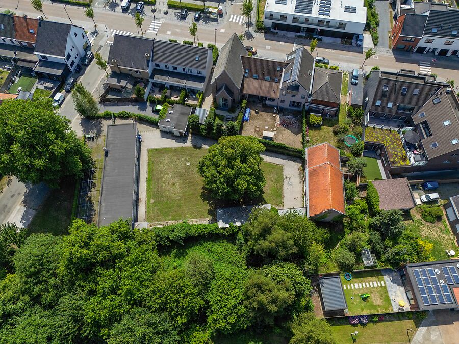 Te renoveren school in het groene Bellem