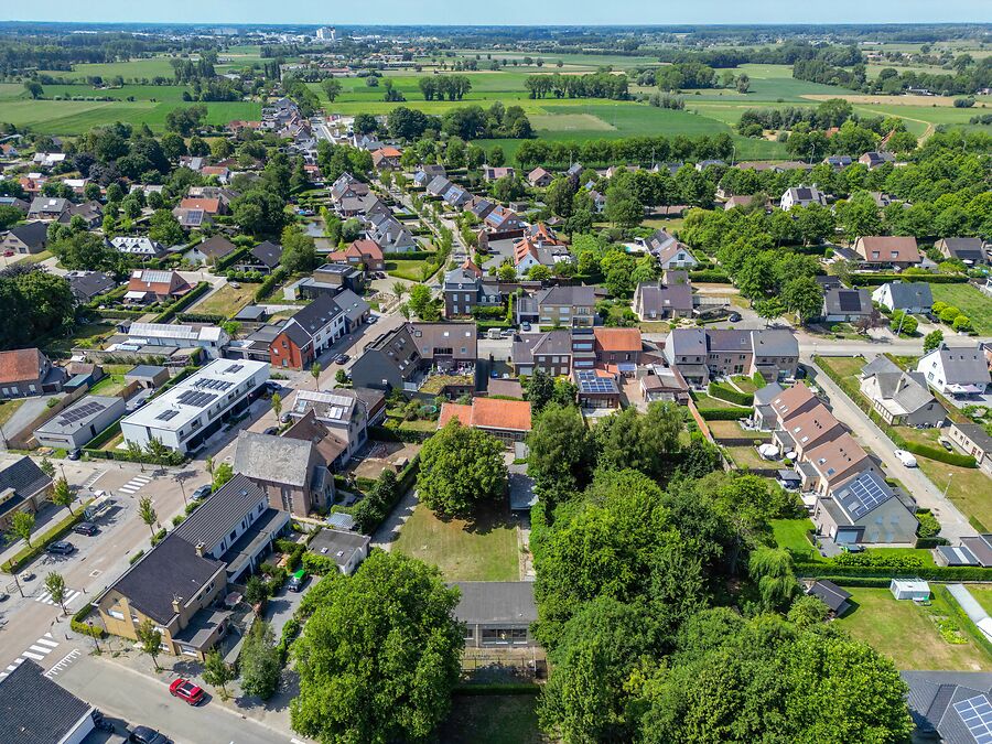 Te renoveren school in het groene Bellem