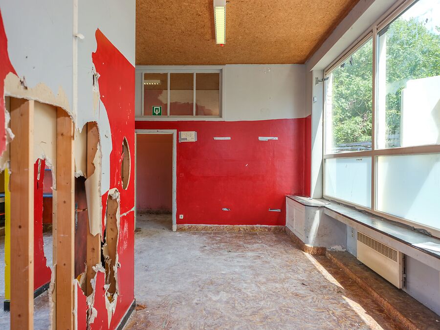 Te renoveren school in het groene Bellem