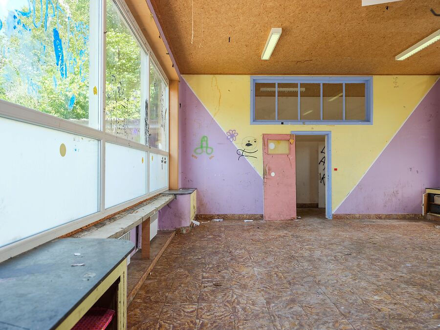 Te renoveren school in het groene Bellem