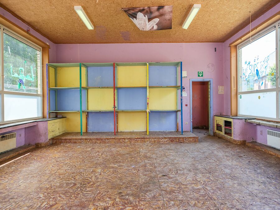 Te renoveren school in het groene Bellem
