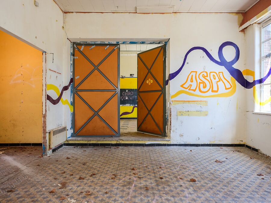 Te renoveren school in het groene Bellem
