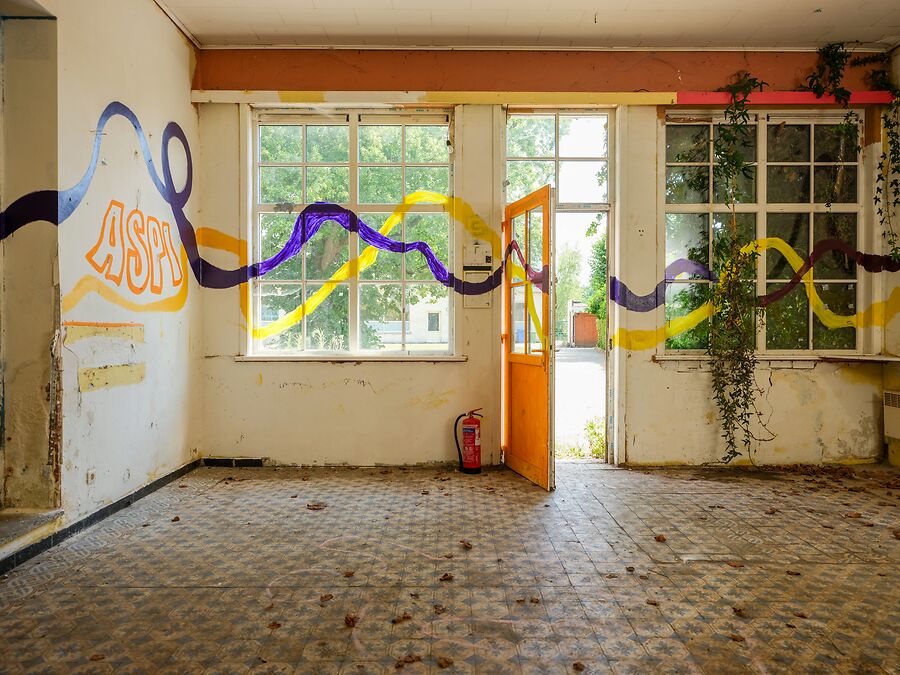 Te renoveren school in het groene Bellem