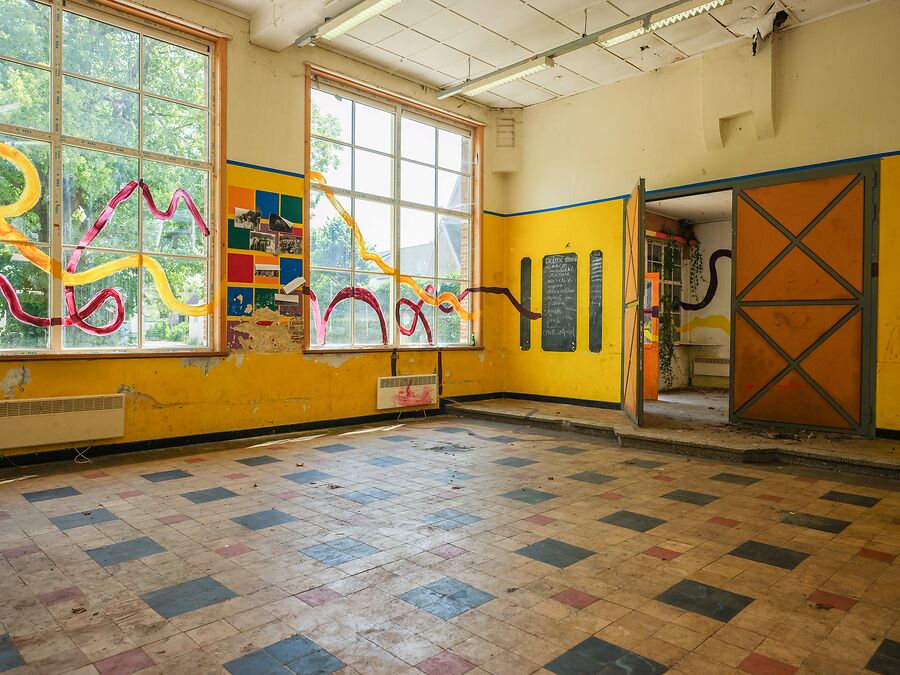 Te renoveren school in het groene Bellem