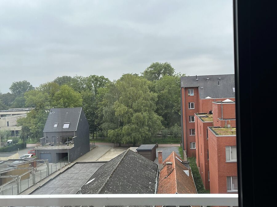 NIEUW GESCHILDERD APPARTEMENT