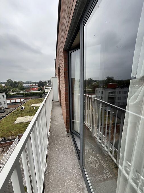 NIEUW GESCHILDERD APPARTEMENT