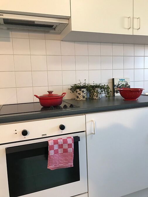 NIEUW GESCHILDERD APPARTEMENT