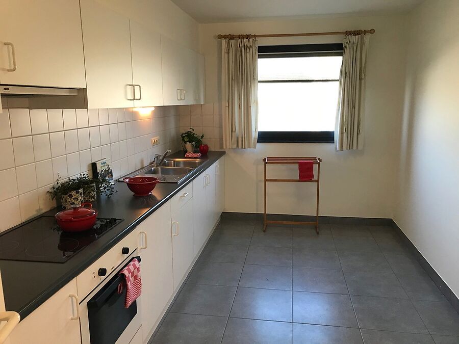 NIEUW GESCHILDERD APPARTEMENT