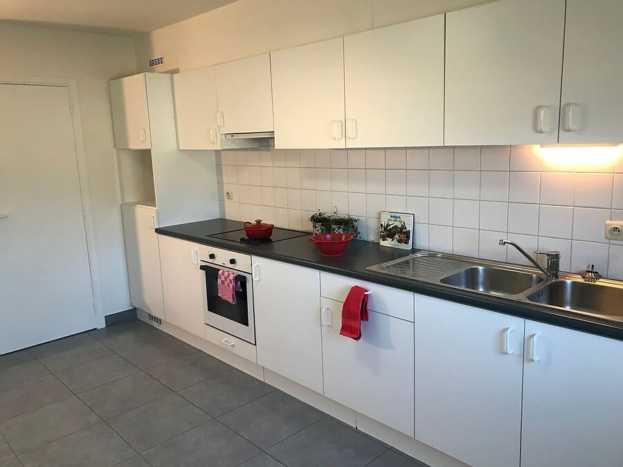 NIEUW GESCHILDERD APPARTEMENT