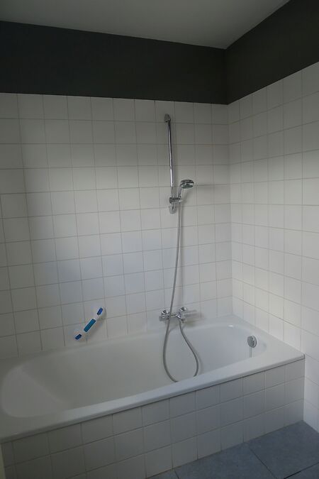 NIEUW GESCHILDERD APPARTEMENT