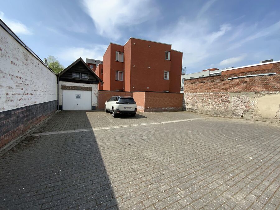 NIEUW GESCHILDERD APPARTEMENT