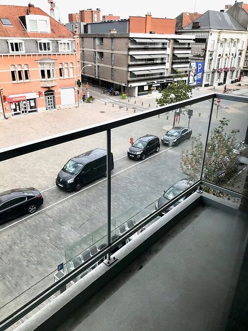 NIEUW GESCHILDERD APPARTEMENT