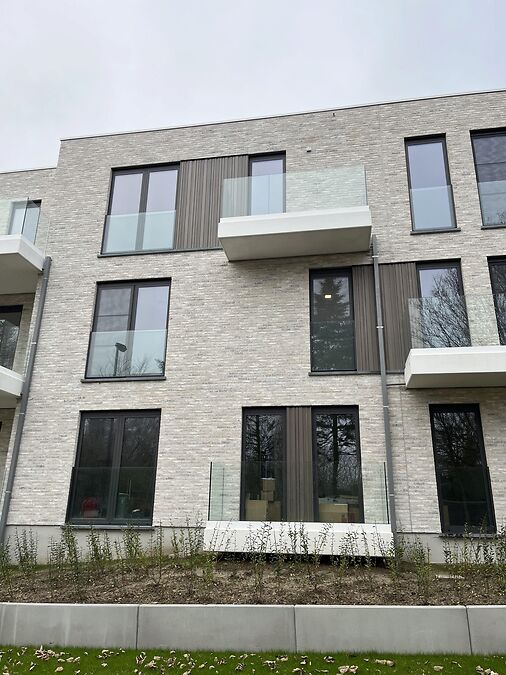 Zonovergoten nieuwbouw appartement + garage