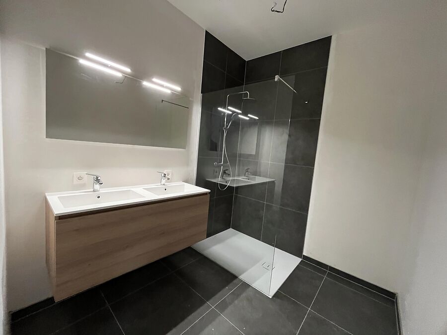 Zonovergoten nieuwbouw appartement + garage