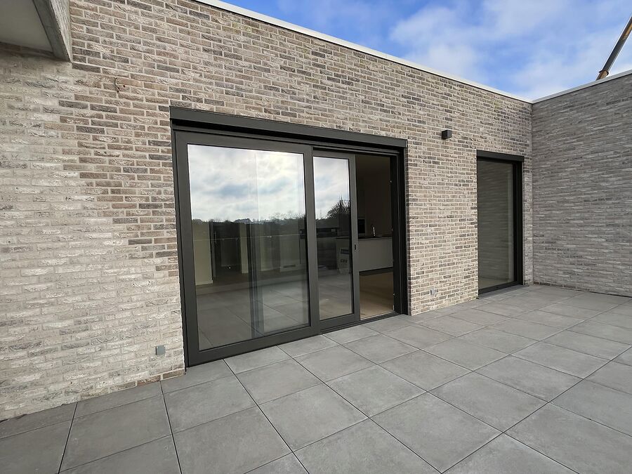 Zonovergoten nieuwbouw appartement + garage