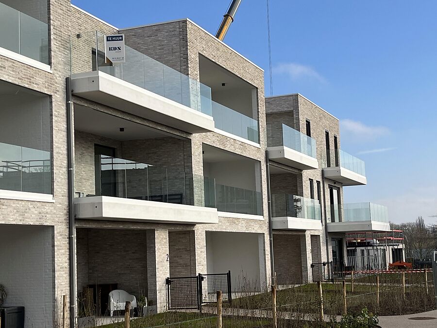 Zonovergoten nieuwbouw appartement + garage