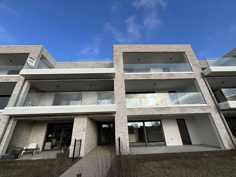 Zonovergoten nieuwbouw appartement + garage