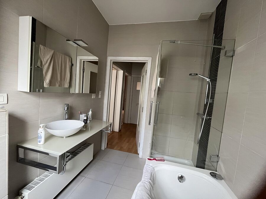 Gezellige, lichtrijke woning met terras&tuin