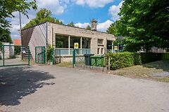 Te renoveren school in het groene Bellem