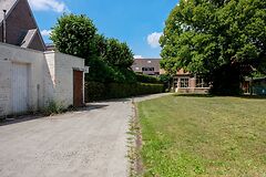 Te renoveren school in het groene Bellem