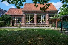 Te renoveren school in het groene Bellem
