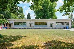 Te renoveren school in het groene Bellem