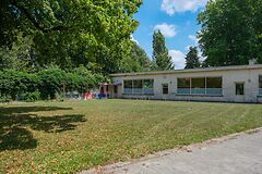 Te renoveren school in het groene Bellem