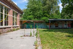 Te renoveren school in het groene Bellem