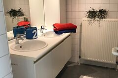 NIEUW GESCHILDERD APPARTEMENT