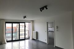 NIEUW GESCHILDERD APPARTEMENT