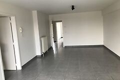 NIEUW GESCHILDERD APPARTEMENT