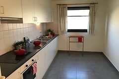 NIEUW GESCHILDERD APPARTEMENT
